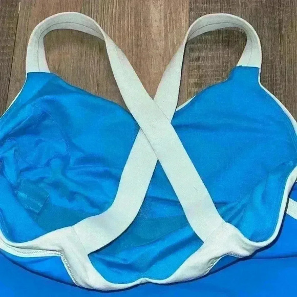 Lululemon Run: Mile A Minute Tank
Beach Blanket Blue / Aquamarine size 6 - Picture 14 of 15